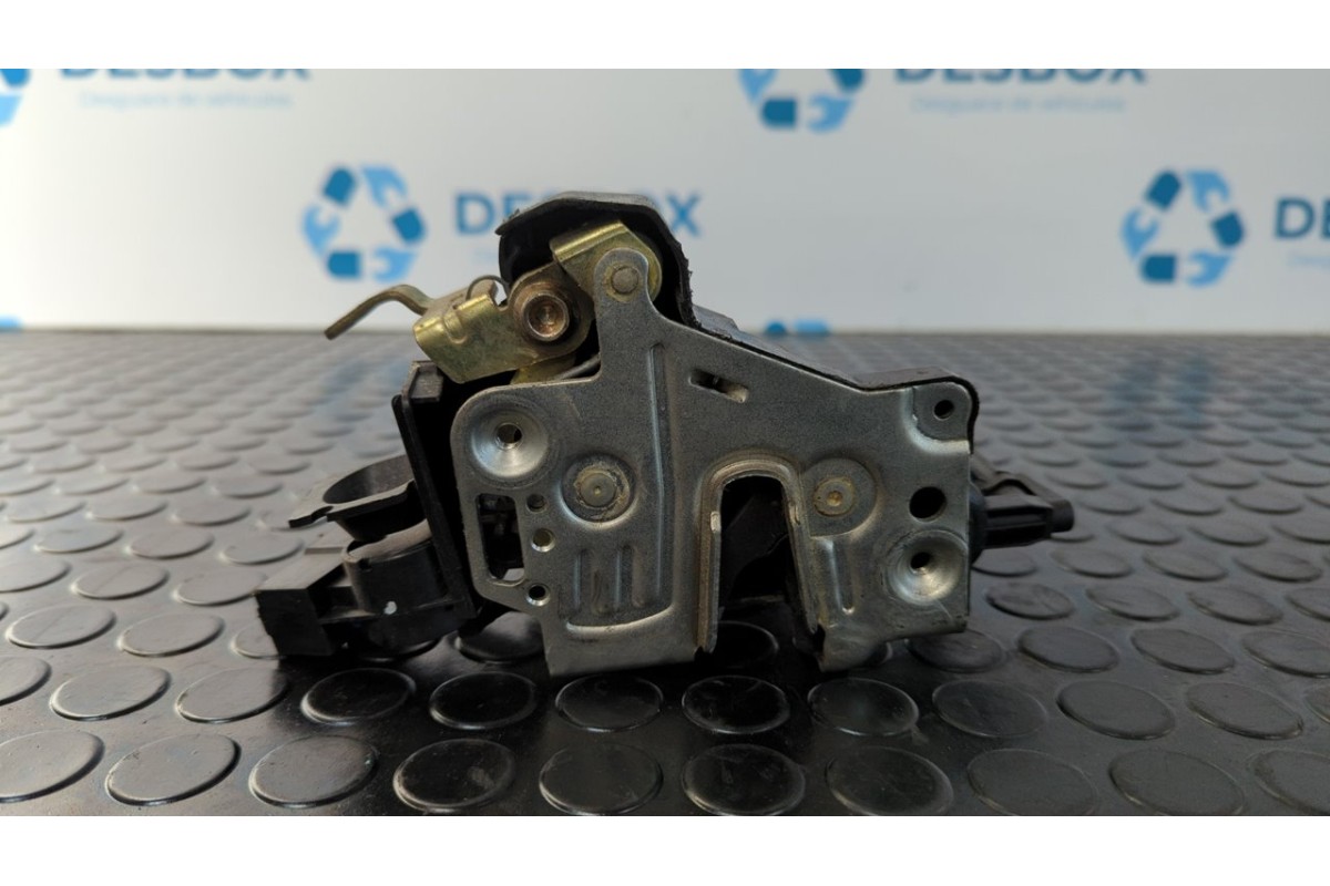 Recambio de cerradura puerta delantera derecha para mercedes-benz clase clk (w208) coupe 2.0 16v cat referencia OEM IAM 20872004