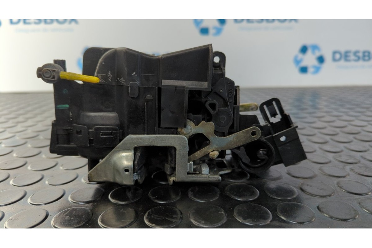 Recambio de cerradura puerta delantera derecha para mercedes-benz clase clk (w208) coupe 2.0 16v cat referencia OEM IAM 20872004