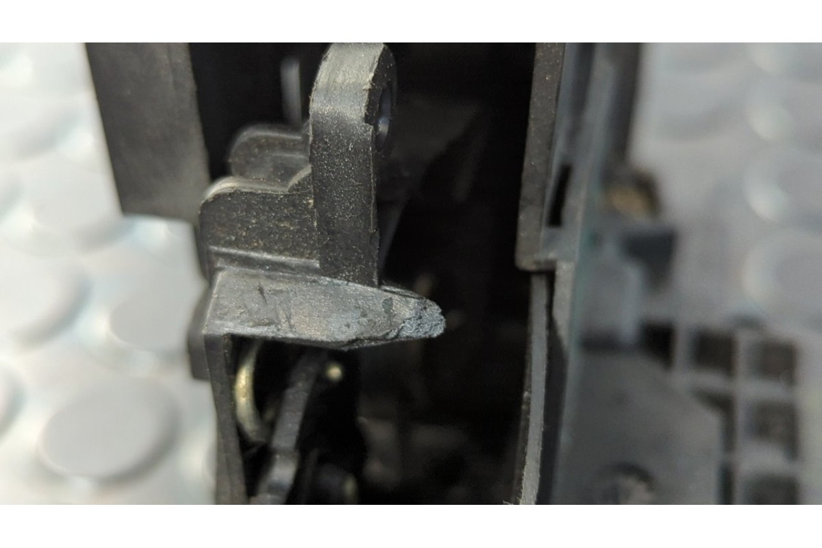 Recambio de cerradura puerta delantera derecha para mercedes-benz clase clk (w208) coupe 2.0 16v cat referencia OEM IAM 20872004