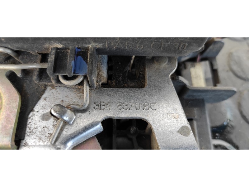 Recambio de cerradura puerta delantera derecha para volkswagen passat berlina (3b2) comfortline syncro / 4motion referencia OEM 