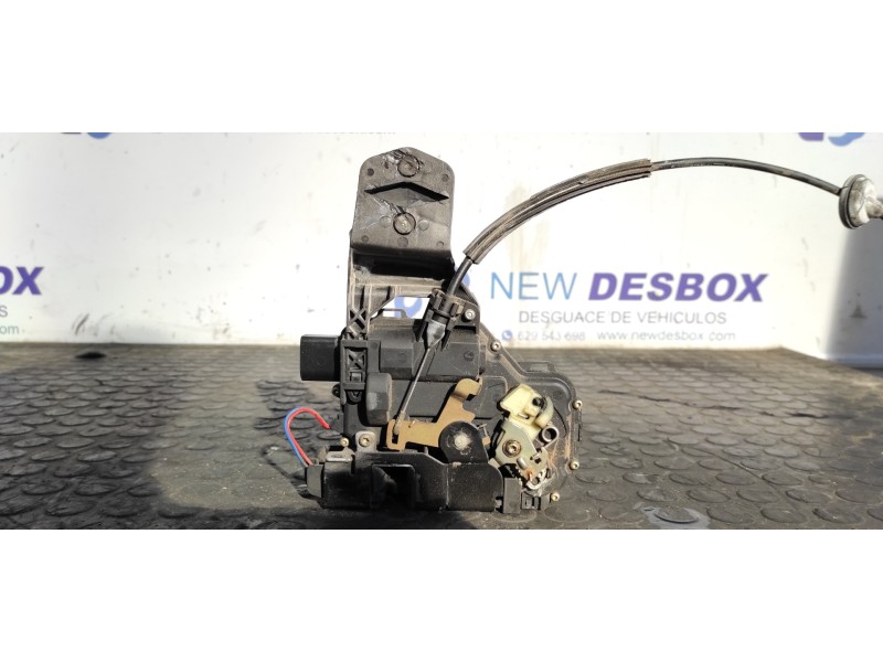 Recambio de cerradura puerta delantera derecha para volkswagen passat berlina (3b2) comfortline syncro / 4motion referencia OEM 