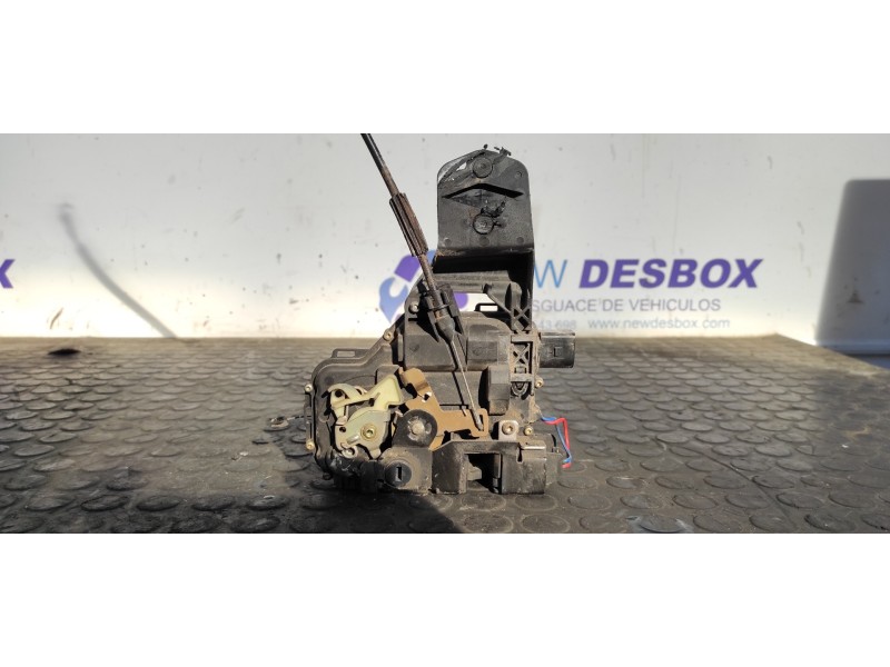 Recambio de cerradura puerta trasera izquierda para volkswagen passat berlina (3b2) comfortline syncro / 4motion referencia OEM 