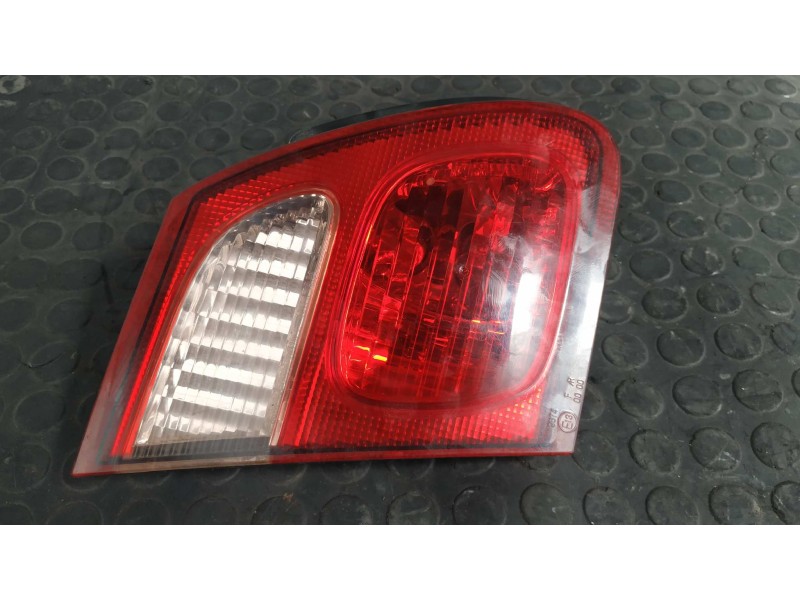 Recambio de piloto porton izquierdo para nissan almera (n16/e) acenta referencia OEM IAM A98B65  