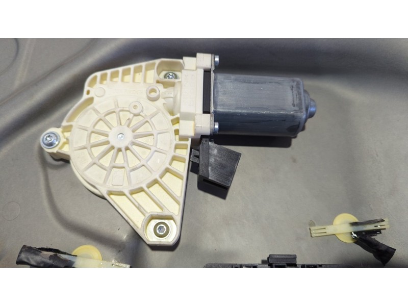 Recambio de elevalunas trasero derecho para mercedes-benz clase a (w169) a 170 a-edition referencia OEM IAM A1697301479  