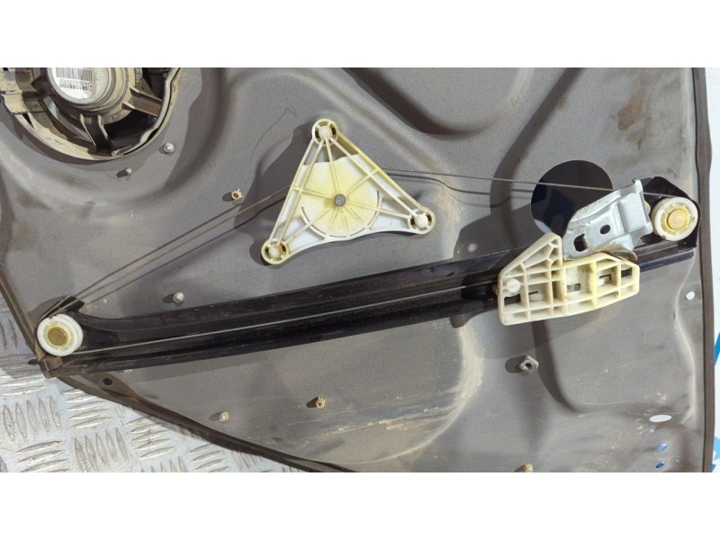 Recambio de elevalunas trasero izquierdo para mercedes-benz clase a (w169) a 170 a-edition referencia OEM IAM A1697301379  