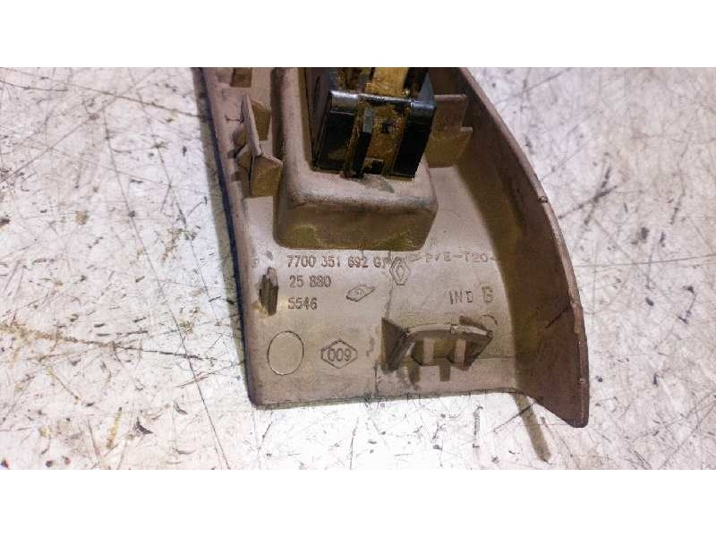 Recambio de mando elevalunas delantero izquierdo para opel movano 2.5 diesel (s8u-772 / l93) referencia OEM IAM 7700351692G  