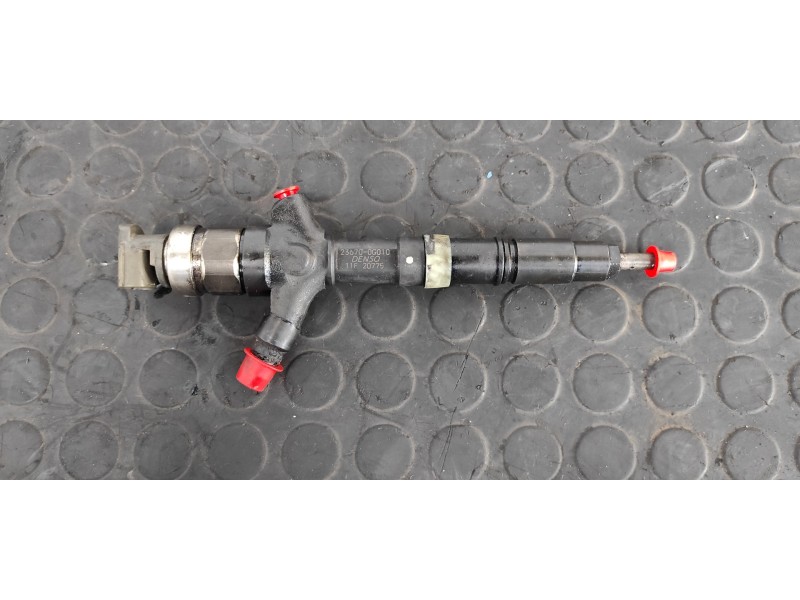 Recambio de inyector para toyota corolla (e12) 2.0 d-4d linea luna berlina referencia OEM IAM 236700G010  