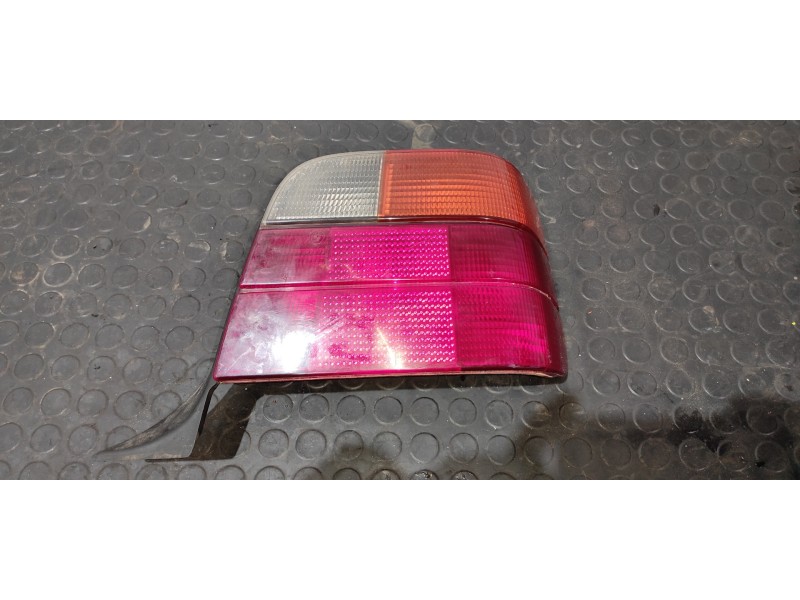 Recambio de piloto trasero derecho para bmw serie 3 berlina (e36) 1.7 turbodiesel cat referencia OEM IAM 8361078  
