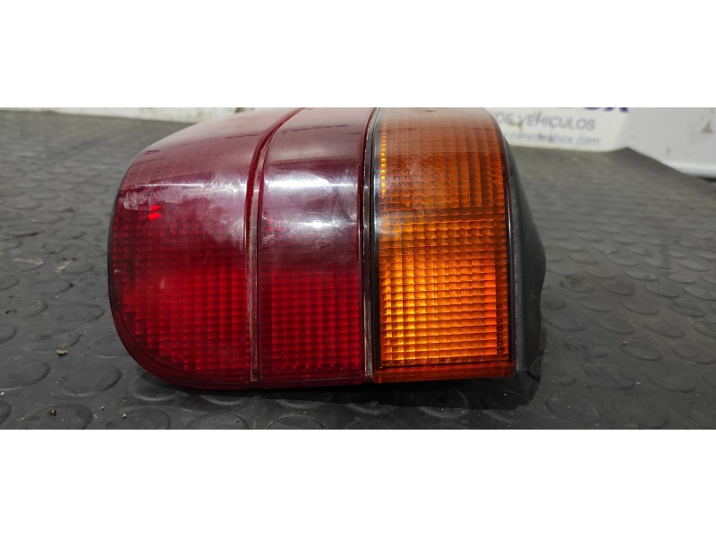 Recambio de piloto trasero derecho para bmw serie 3 berlina (e36) 1.7 turbodiesel cat referencia OEM IAM 8361078  