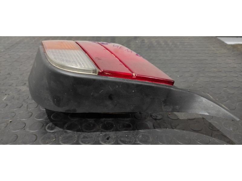 Recambio de piloto trasero derecho para bmw serie 3 berlina (e36) 1.7 turbodiesel cat referencia OEM IAM 8361078  