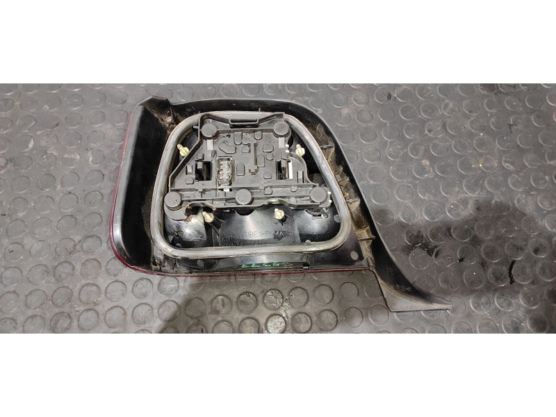 Recambio de piloto trasero derecho para bmw serie 3 berlina (e36) 1.7 turbodiesel cat referencia OEM IAM 8361078  