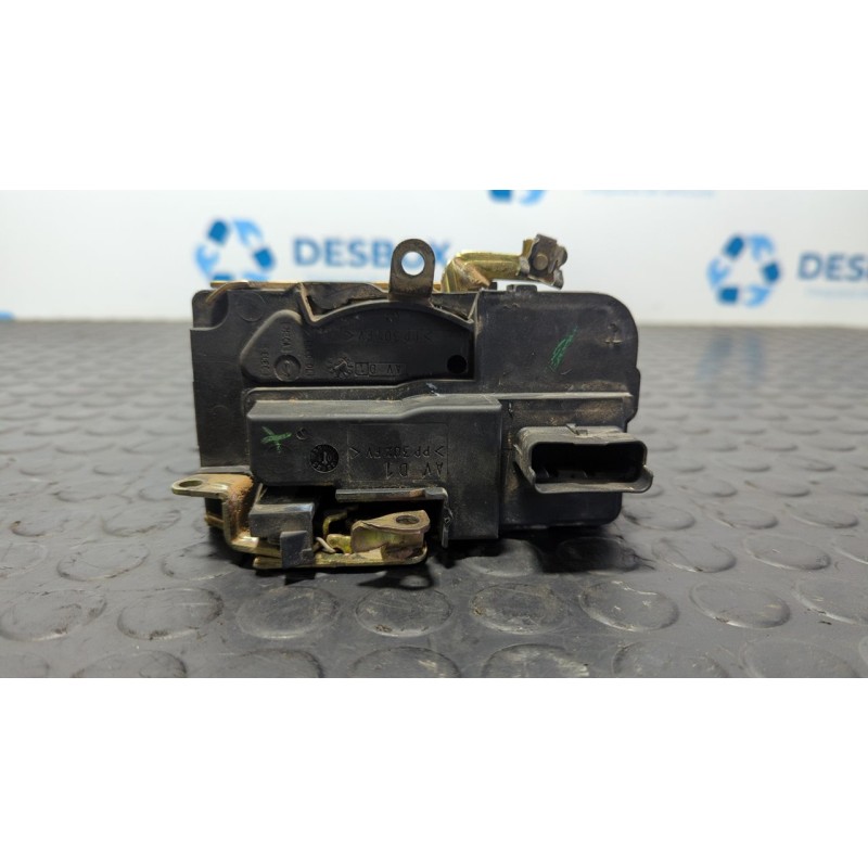 Recambio de cerradura puerta delantera derecha para citroen berlingo 1.9 diesel referencia OEM IAM VALEO2305  