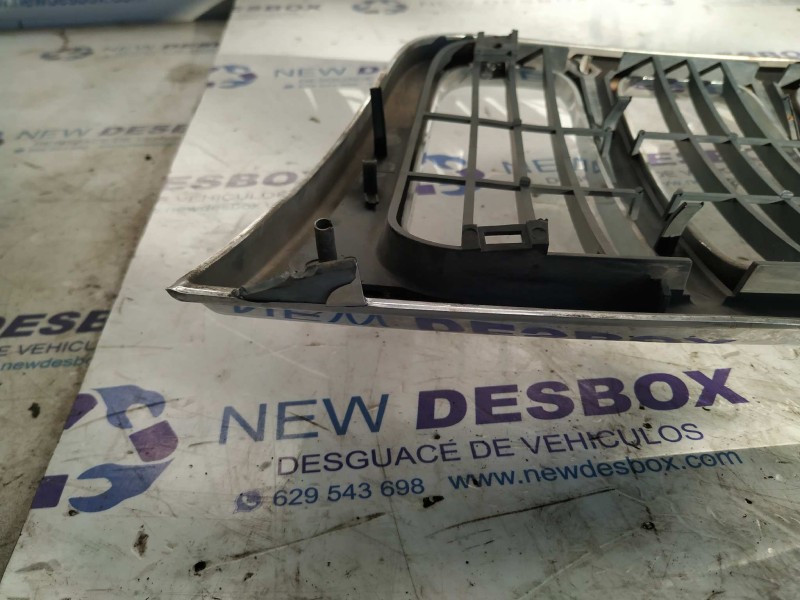 Recambio de rejilla delantera para chrysler jeep gr.cherokee (wj/wg) 3.1 td limited referencia OEM IAM 55155921AA  