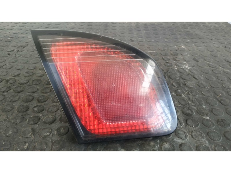 Recambio de piloto porton izquierdo para nissan primera berlina (p11) 2.0 turbodiesel cat referencia OEM IAM 89020318  