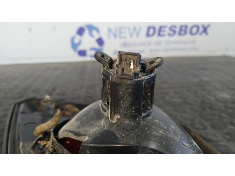 Recambio de piloto porton izquierdo para nissan primera berlina (p11) 2.0 turbodiesel cat referencia OEM IAM 89020318  