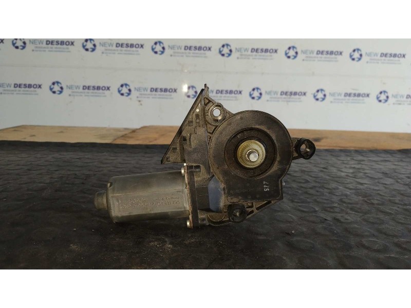 Recambio de motor elevalunas delantero izquierdo para audi a4 berlina (8e) 2.0 tdi referencia OEM IAM 0130821765  