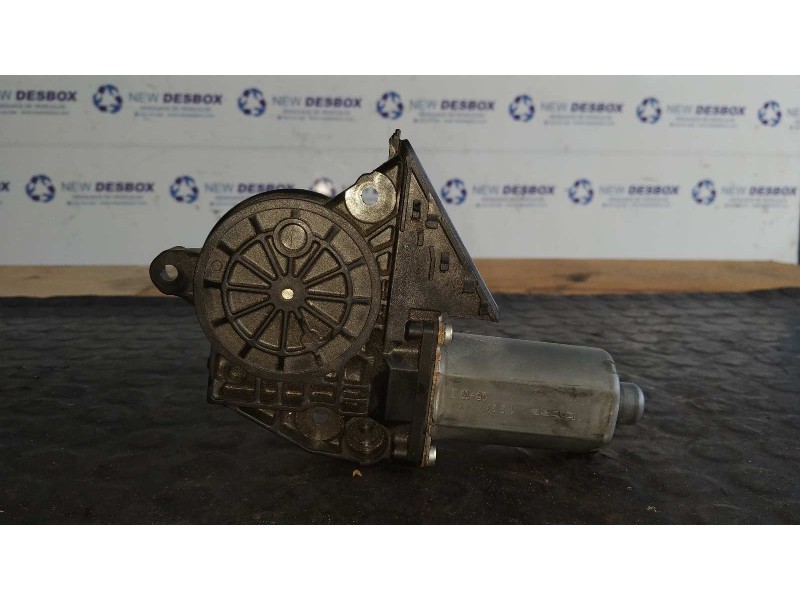 Recambio de motor elevalunas delantero izquierdo para audi a4 berlina (8e) 2.0 tdi referencia OEM IAM 0130821765  