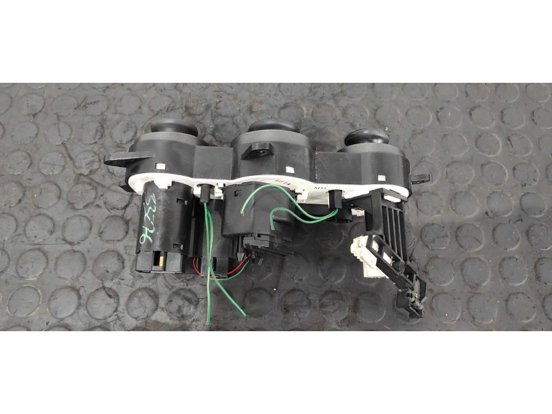 Recambio de mando calefaccion / aire acondicionado para hyundai coupe (j2) 1.6 16v cat referencia OEM IAM UJ1AM11  