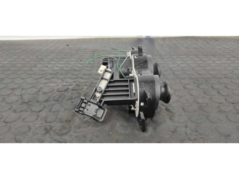 Recambio de mando calefaccion / aire acondicionado para hyundai coupe (j2) 1.6 16v cat referencia OEM IAM UJ1AM11  