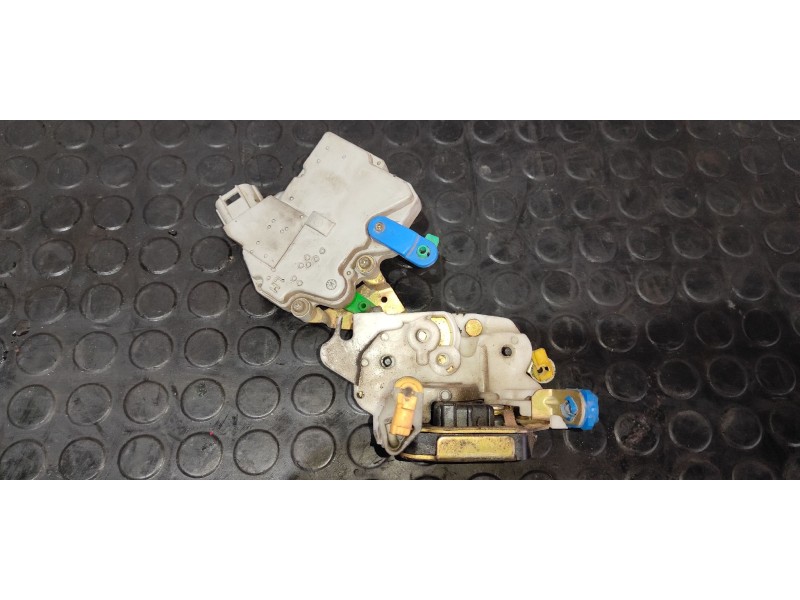 Recambio de cerradura puerta delantera izquierda para nissan terrano/terrano.ii (r20) 2.7 turbodiesel referencia OEM IAM 1155  