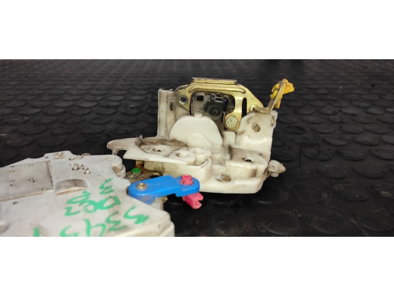 Recambio de cerradura puerta delantera derecha para nissan terrano/terrano.ii (r20) 2.7 turbodiesel referencia OEM IAM 1015  