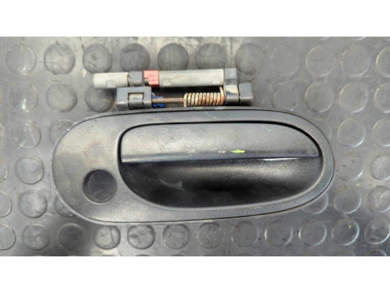 Recambio de maneta delantera derecha para nissan almera tino (v10m) 2.2 dci diesel cat referencia OEM IAM SA830613  