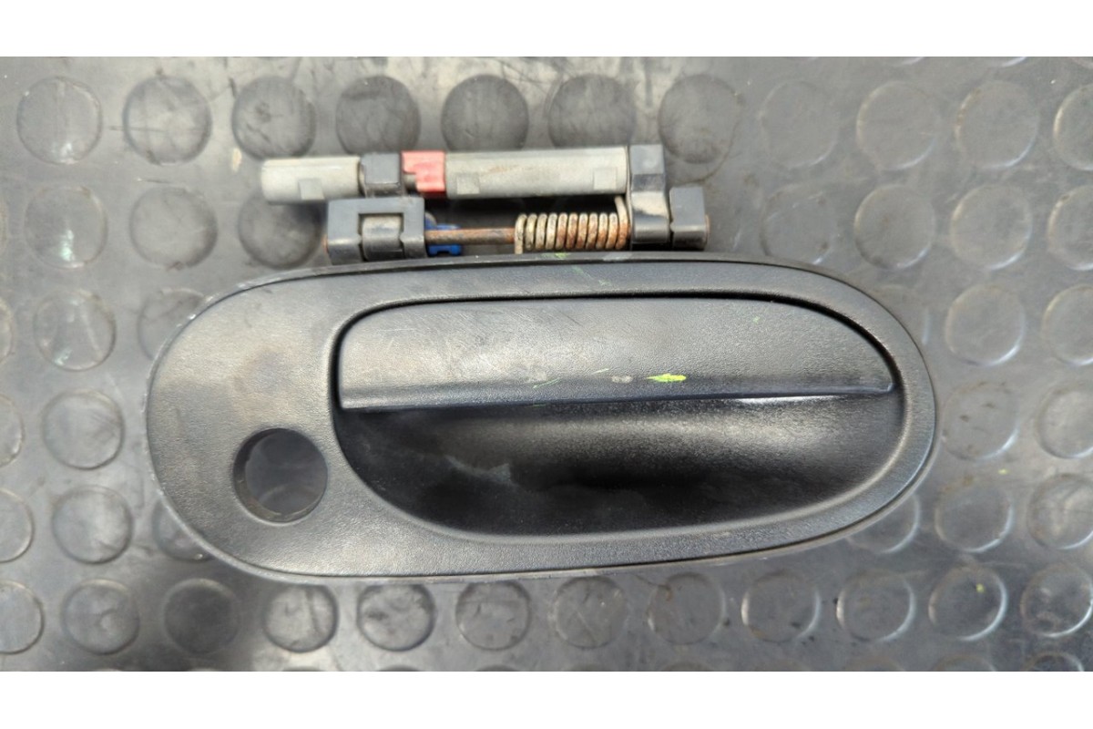 Recambio de maneta delantera derecha para nissan almera tino (v10m) 2.2 dci diesel cat referencia OEM IAM SA830613  