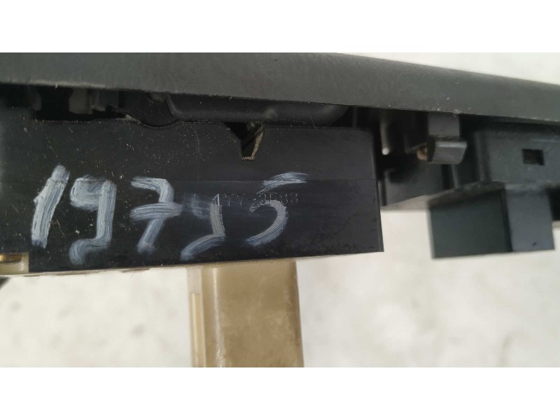 Recambio de mando elevalunas delantero izquierdo para mazda 626 berlina (gf) 1.9 16v cat referencia OEM IAM 1773F83  