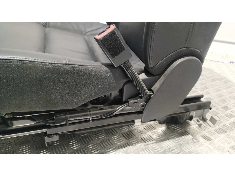 Recambio de pretensor airbag derecho para land rover range rover sport v6 td hse referencia OEM IAM   