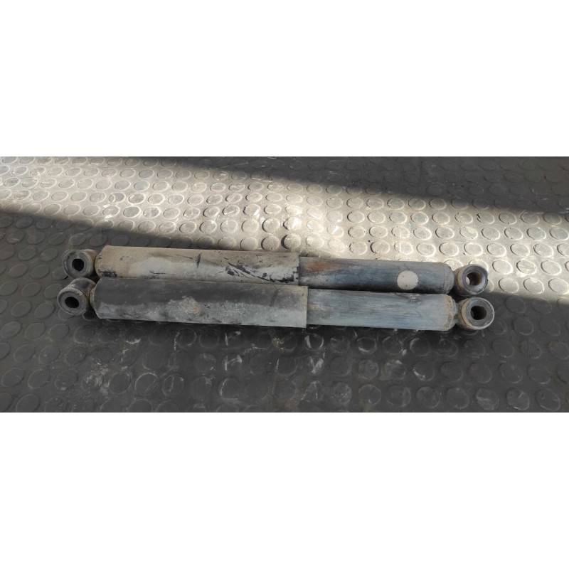 Recambio de amortiguador trasero para nissan terrano/terrano.ii (r20) aventura referencia OEM IAM 562101F202  