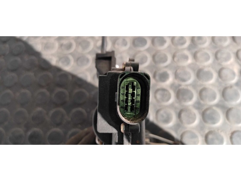 Recambio de cerradura puerta delantera izquierda para volkswagen golf iv variant (1j5) 1.9 tdi referencia OEM IAM C3B1837015A  