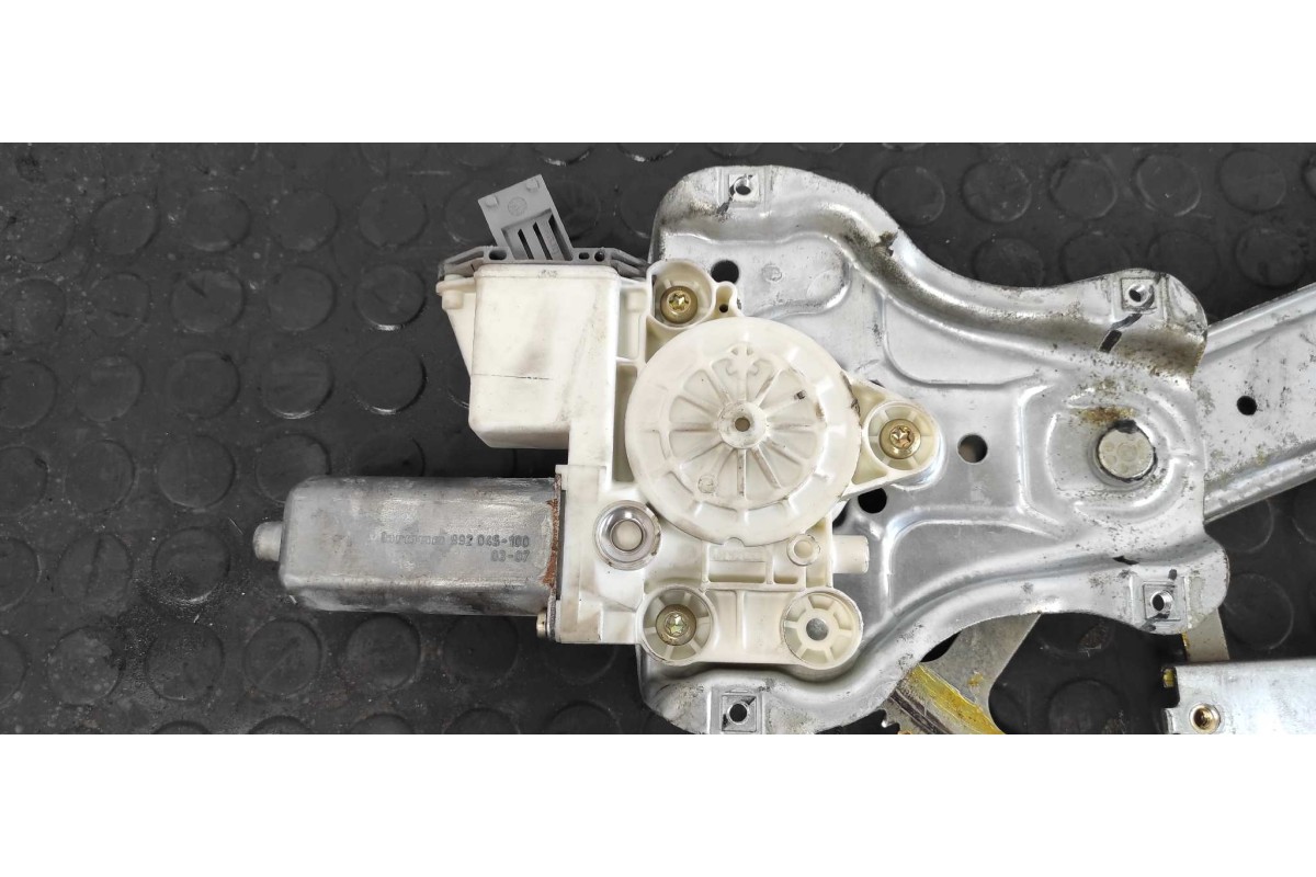 Recambio de elevalunas delantero izquierdo para toyota avensis berlina (t25) 2.0 d4-d executive berlina (5-ptas.) referencia OEM