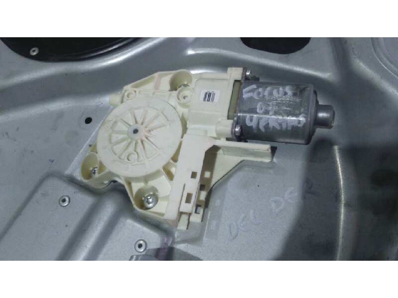 Recambio de motor elevalunas delantero derecho para ford focus berlina (cap) 1.8 tdci turbodiesel cat referencia OEM IAM 4M5T145
