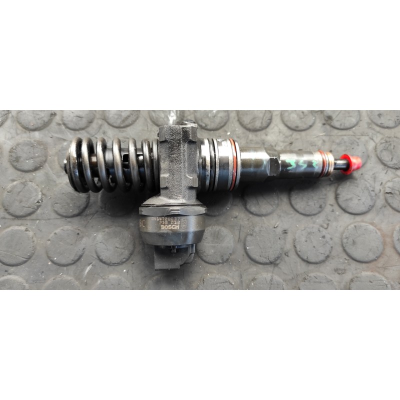 Recambio de inyector para volkswagen passat berlina (3b2) comfortline syncro / 4motion referencia OEM IAM 038130073AJ  