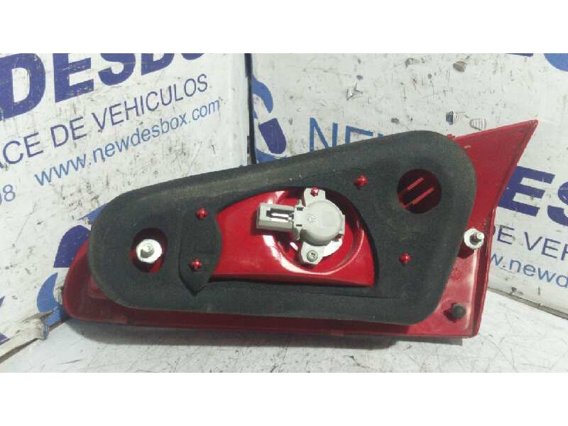 Recambio de piloto porton izquierdo para alfa romeo 147 (190) 1.6 16v cat referencia OEM IAM 60693792  