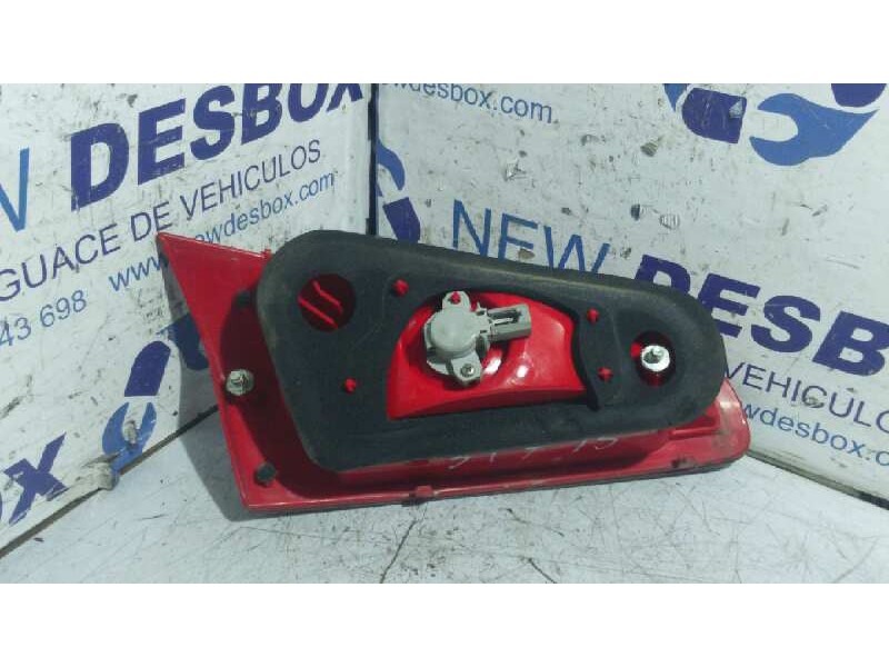 Recambio de piloto porton derecho para alfa romeo 147 (190) 1.6 16v cat referencia OEM IAM 60693791  