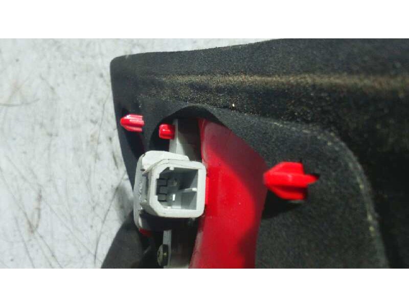 Recambio de piloto porton derecho para alfa romeo 147 (190) 1.6 16v cat referencia OEM IAM 60693791  