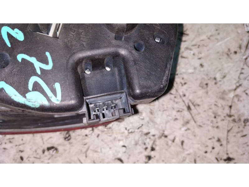 Recambio de piloto porton derecho para bmw serie 3 berlina (e46) 1.9 cat referencia OEM IAM 8364924  
