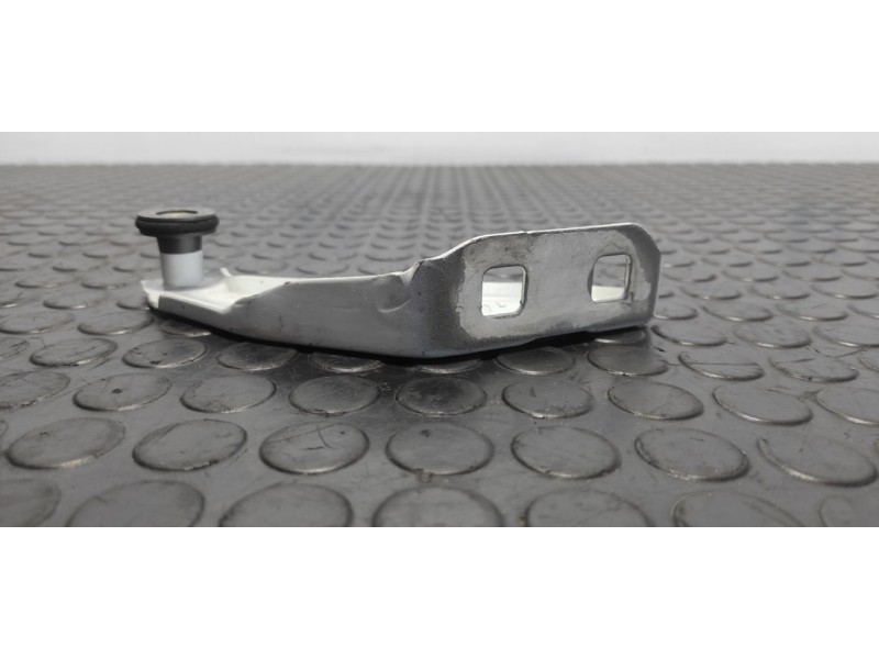Recambio de soporte / guia puerta corredera intermedio para renault kangoo authentique referencia OEM IAM 947754  