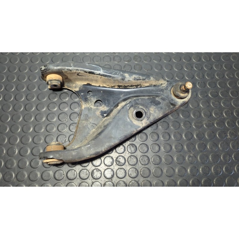 Recambio de brazo derecho inferior delantero para dacia sandero laureate referencia OEM IAM 319D  