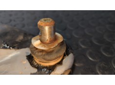 Recambio de brazo izquierdo inferior delantero para dacia sandero laureate referencia OEM IAM 322G   2