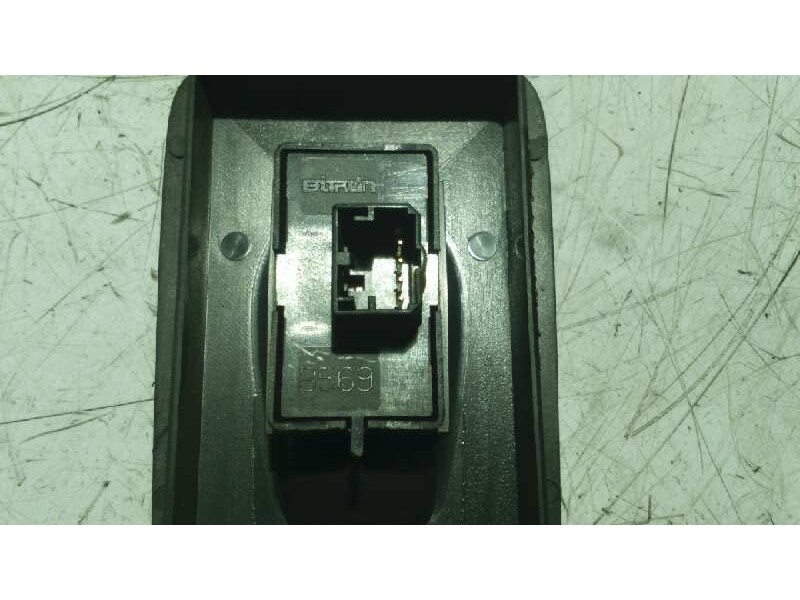Recambio de mando elevalunas delantero derecho para fiat ducato caja abeirta 33 (06.2006 =>) 2.3 jtd cat referencia OEM IAM 7354
