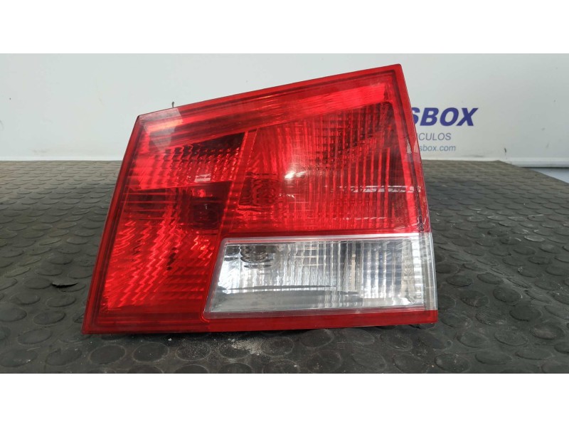 Recambio de piloto porton derecho para opel vectra c caravan 1.9 16v cdti cat (z 19 dth / lrd) referencia OEM IAM 24469464  