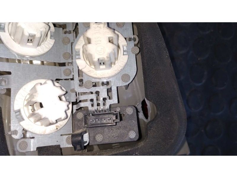 Recambio de piloto porton derecho para opel vectra c caravan 1.9 16v cdti cat (z 19 dth / lrd) referencia OEM IAM 24469464  