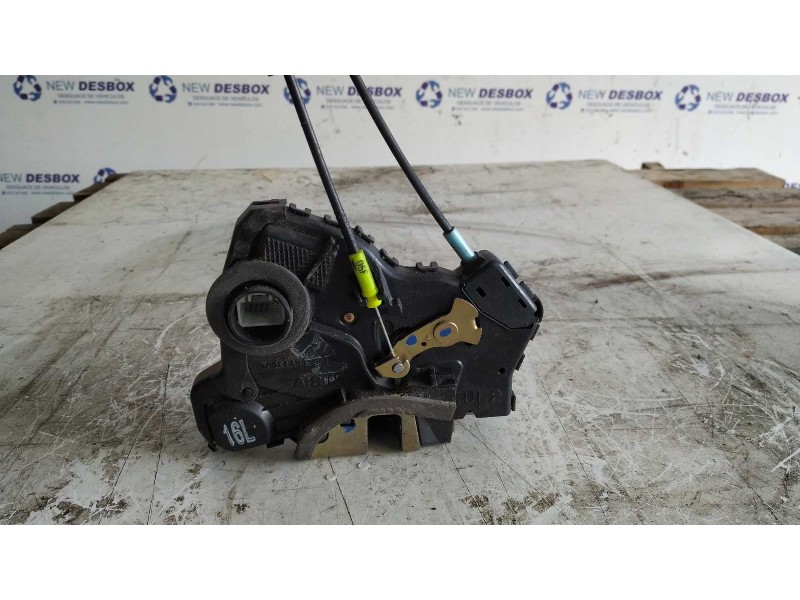 Recambio de cerradura puerta delantera izquierda para toyota corolla (e12) 2.0 d-4d linea luna berlina referencia OEM IAM 690401