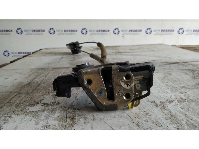 Recambio de cerradura puerta delantera izquierda para toyota corolla (e12) 2.0 d-4d linea luna berlina referencia OEM IAM 690401