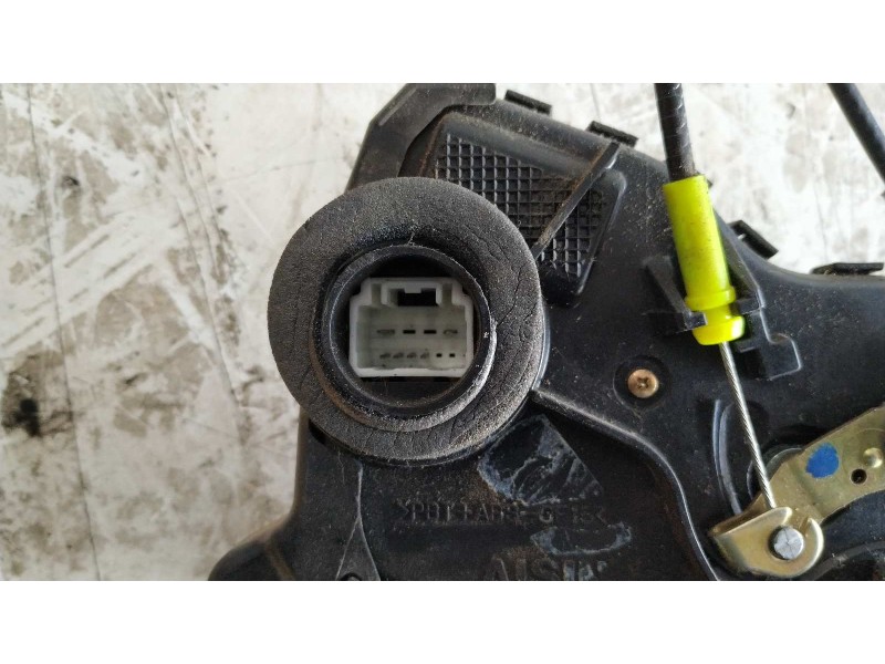 Recambio de cerradura puerta delantera izquierda para toyota corolla (e12) 2.0 d-4d linea luna berlina referencia OEM IAM 690401