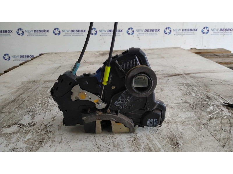 Recambio de cerradura puerta delantera derecha para toyota corolla (e12) 2.0 d-4d linea luna berlina referencia OEM IAM 69030124