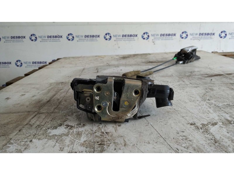 Recambio de cerradura puerta delantera derecha para toyota corolla (e12) 2.0 d-4d linea luna berlina referencia OEM IAM 69030124