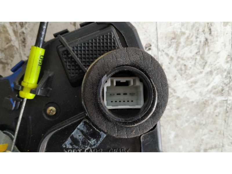 Recambio de cerradura puerta delantera derecha para toyota corolla (e12) 2.0 d-4d linea luna berlina referencia OEM IAM 69030124